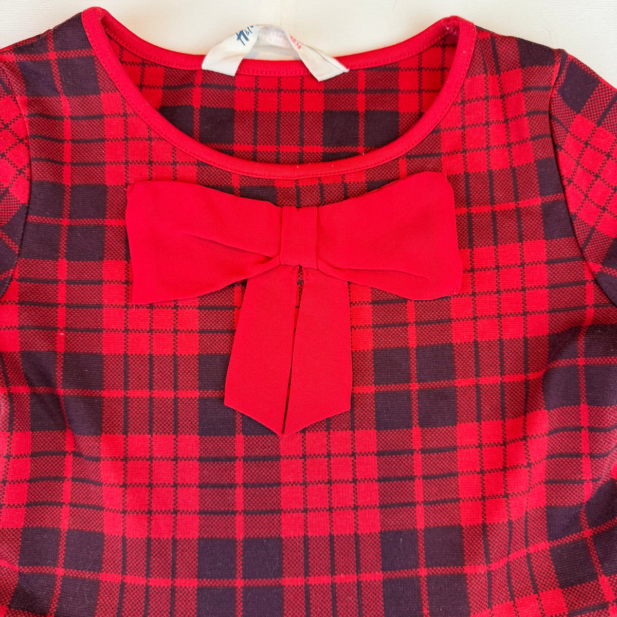 Rotes kariertes Kinderkleid mit kurzer Arm und Schleife von H&M – detail