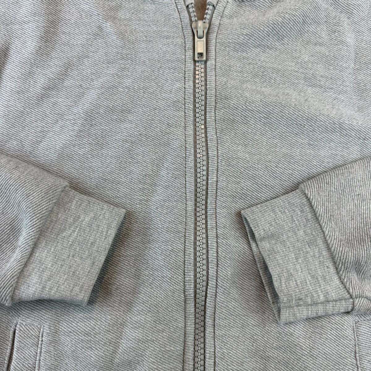 Graue Kinder-Sweatjacke mit Reißverschluss und Taschen – sleeve