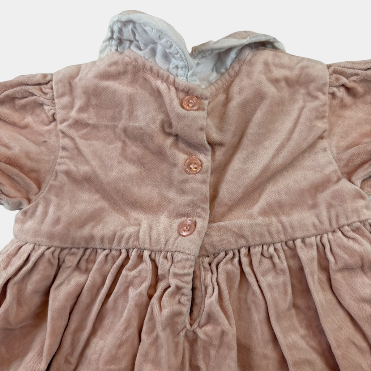 Rosa Baby-Cordkleid mit Bubikragen und Puffärmeln – back