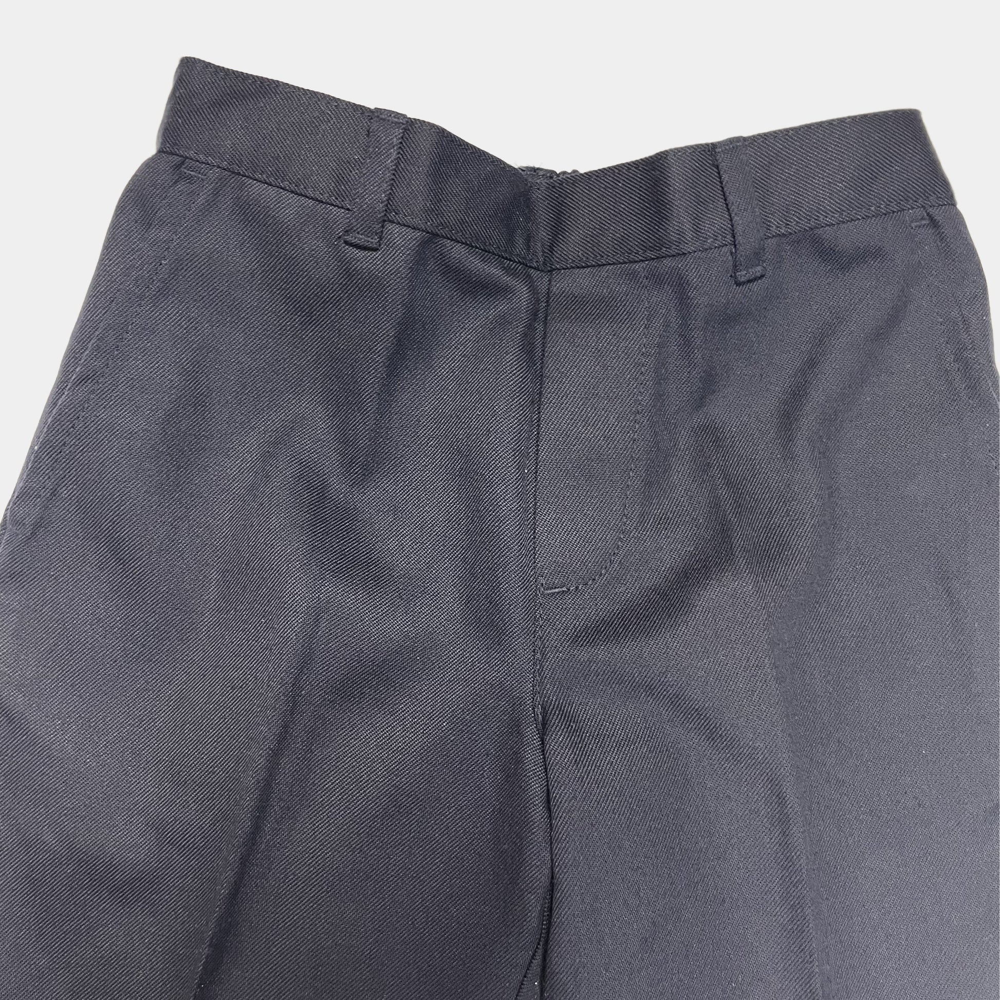 Dunkelblaue Hose mit geradem Schnitt für Jungen, Größe 6–7 Jahre (ca. 116-122 cm). – detail