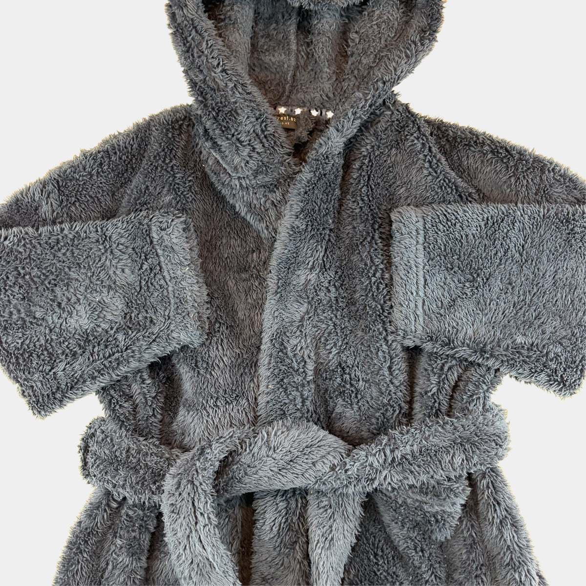 Blauer Kinder-Bademantel aus Fleece mit Kapuze, Bindegürtel und Taschen (Next), Größe 104 – detail