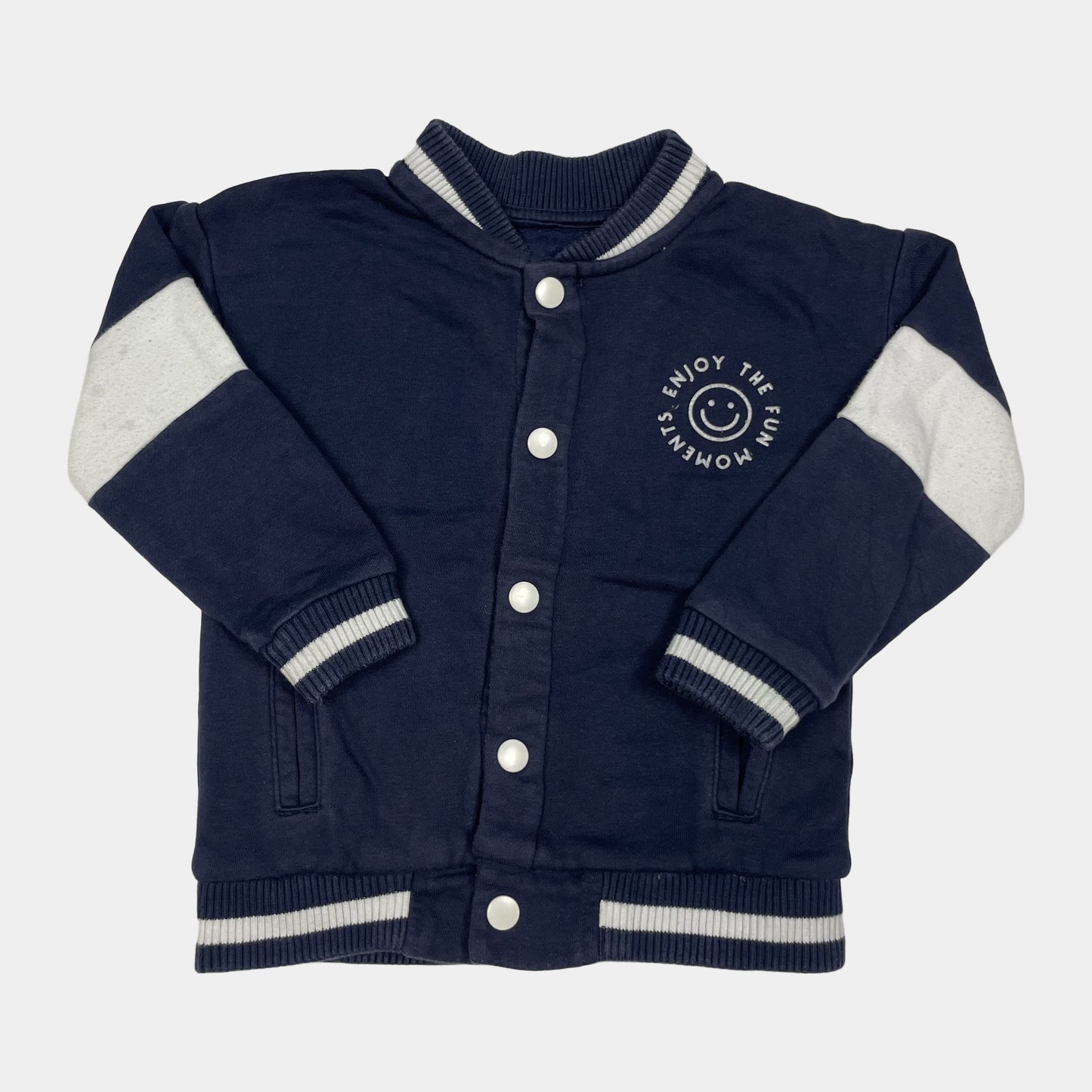 Blaues Sweatshirt mit weißem Streifenmuster und Druckknöpfen – front