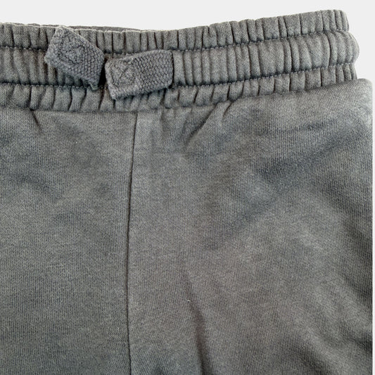 Graue Baby-Sweathose mit Bindeband und Rippbündchen – fabric