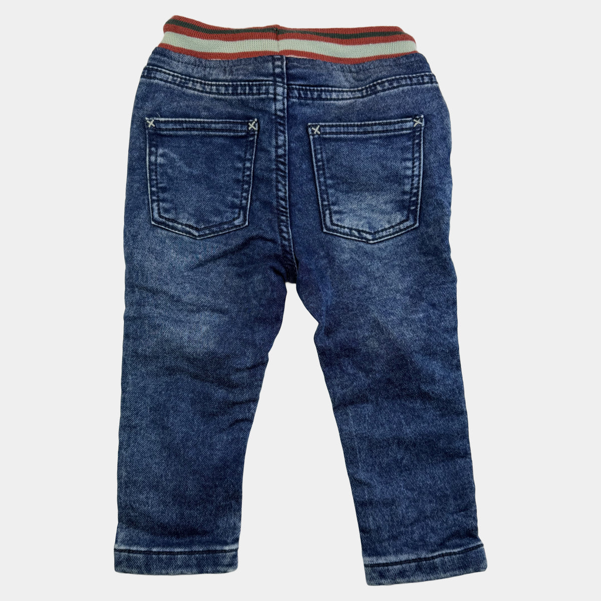 Blaue Baby-Jeans mit gestreiftem elastischem Bund und Gesäßtaschen – back