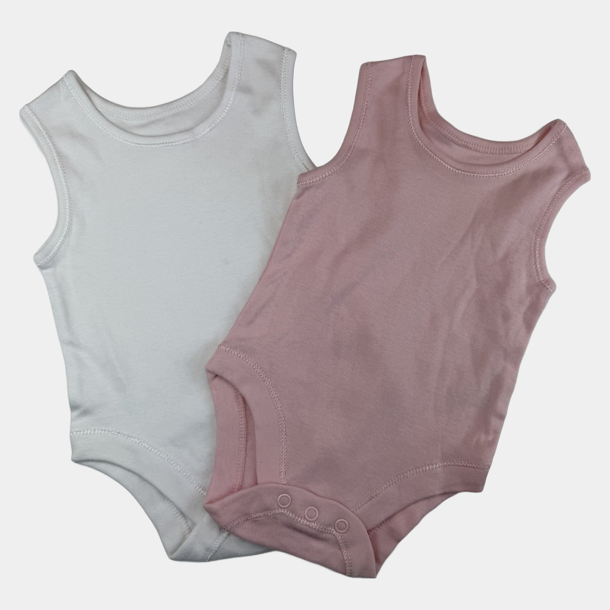 Rosa-weißes ärmelloses Baby-Body-Set mit Druckknöpfen (2er-Set) – front