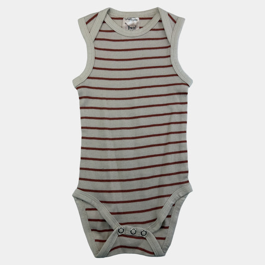 Beiger ärmelloser Baby-Body mit roten Streifen und Druckknöpfen – front