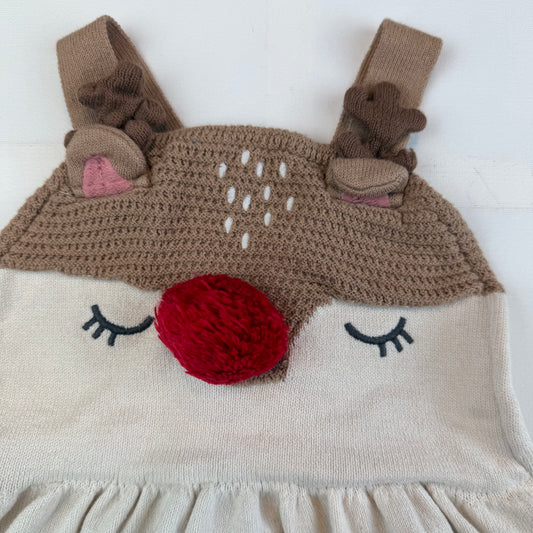 Beiges Baby-Strickkleid mit Rentiermotiv und roter Nase – detail