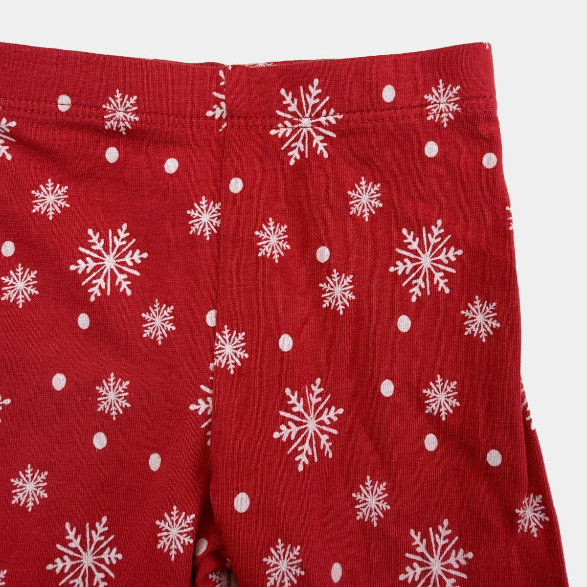 Rote Baby-Leggings mit weißem Schneeflocken- und Punkte-Print – detail