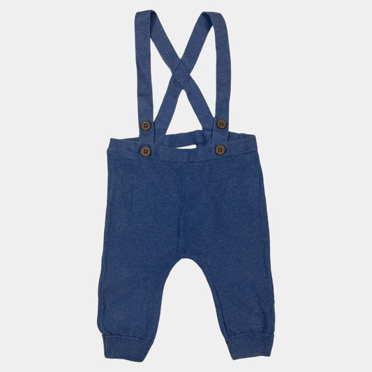 Blaue Baby-Latzhose aus Baumwolle mit gekreuzten Trägern und Knöpfen – front