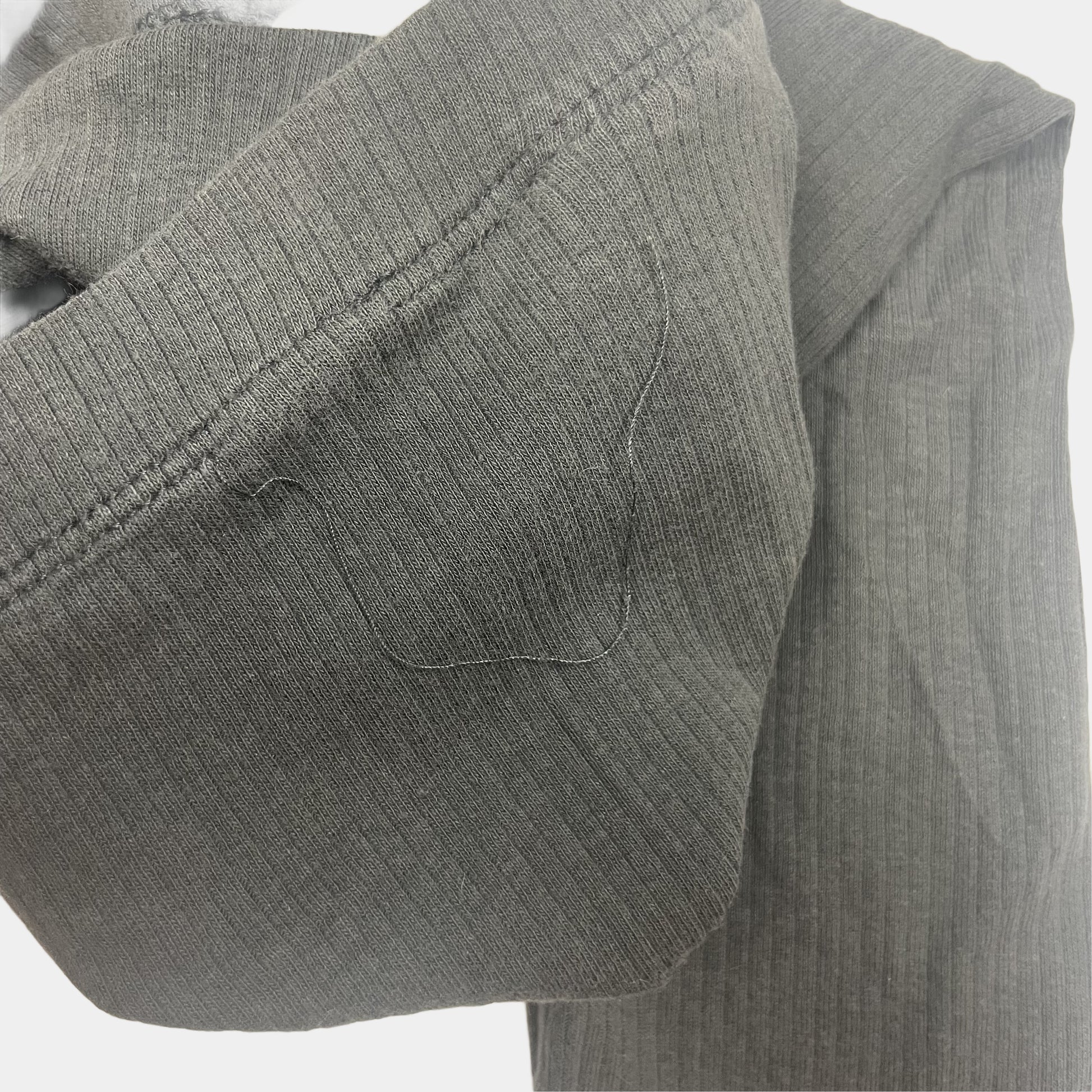 Graue Hose aus Baumwolle mit elastischem Bund – detail