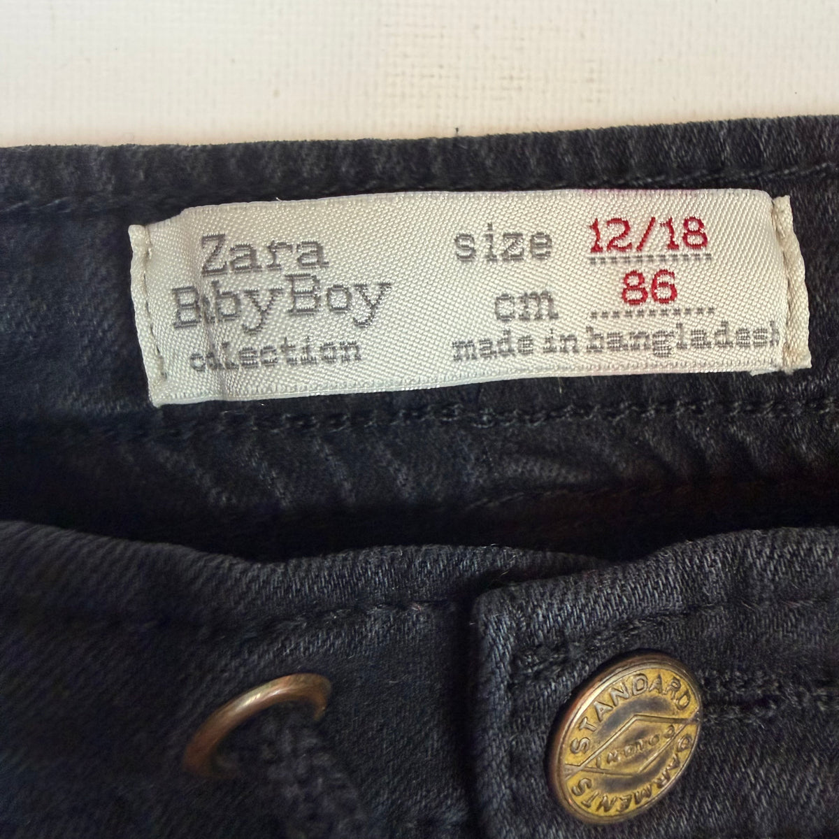 Schwarze Zara BabyBoy Jeans mit Kordelzug und Bündchen in Größe 86 – label