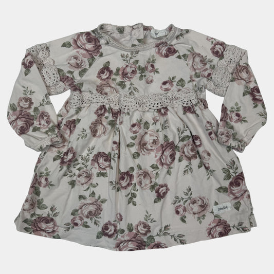 Beiges langärmeliges Baby-Kleid mit Rosenmuster und Häkelspitze, Größe 74 – front