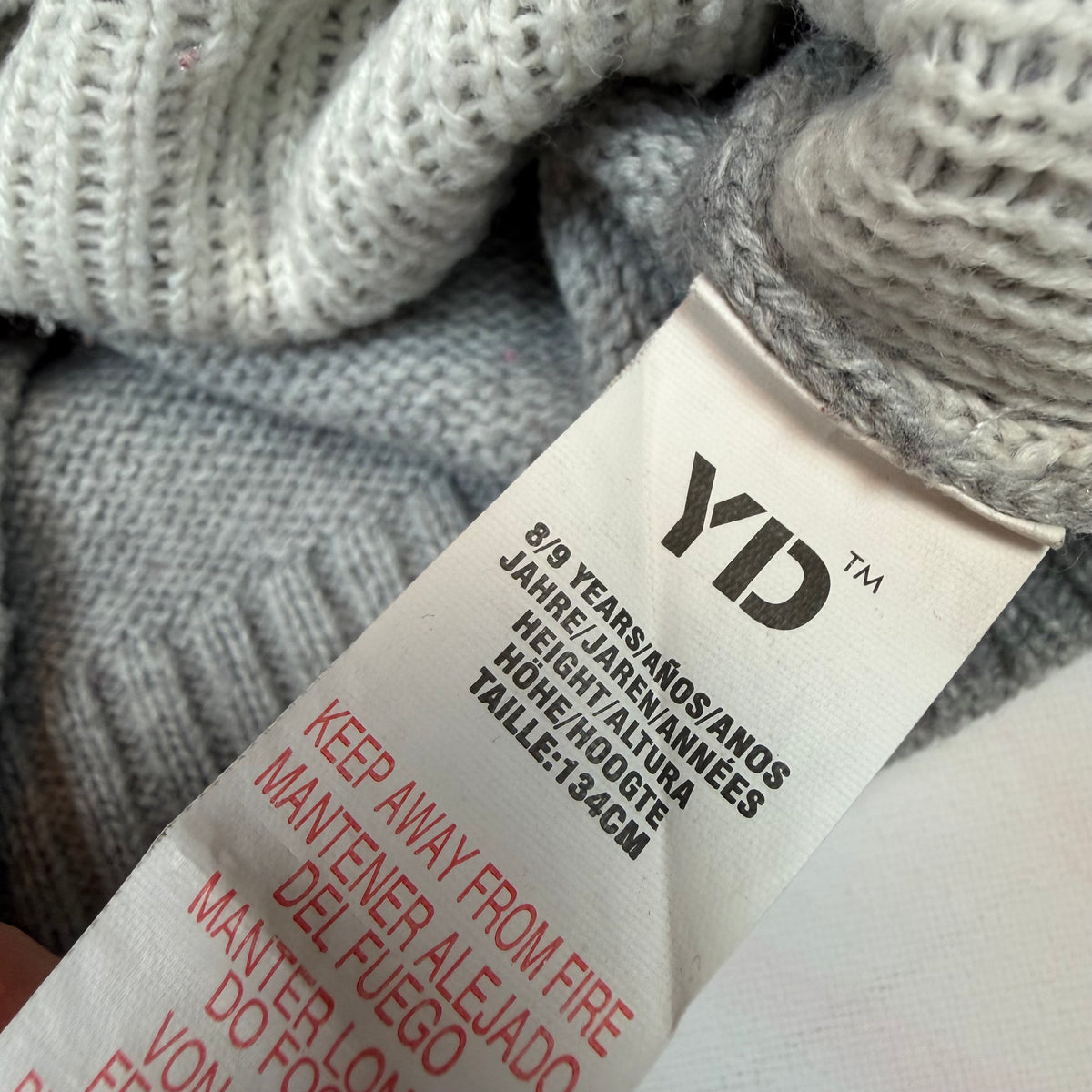 Grauer Kinder-Strickpullover mit Schneemann-Motiv und Schneeflocken – label