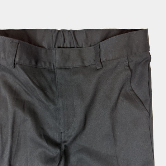 Schwarze Kinder-Anzughose mit Gürtelschlaufen und geradem Bein – fabric