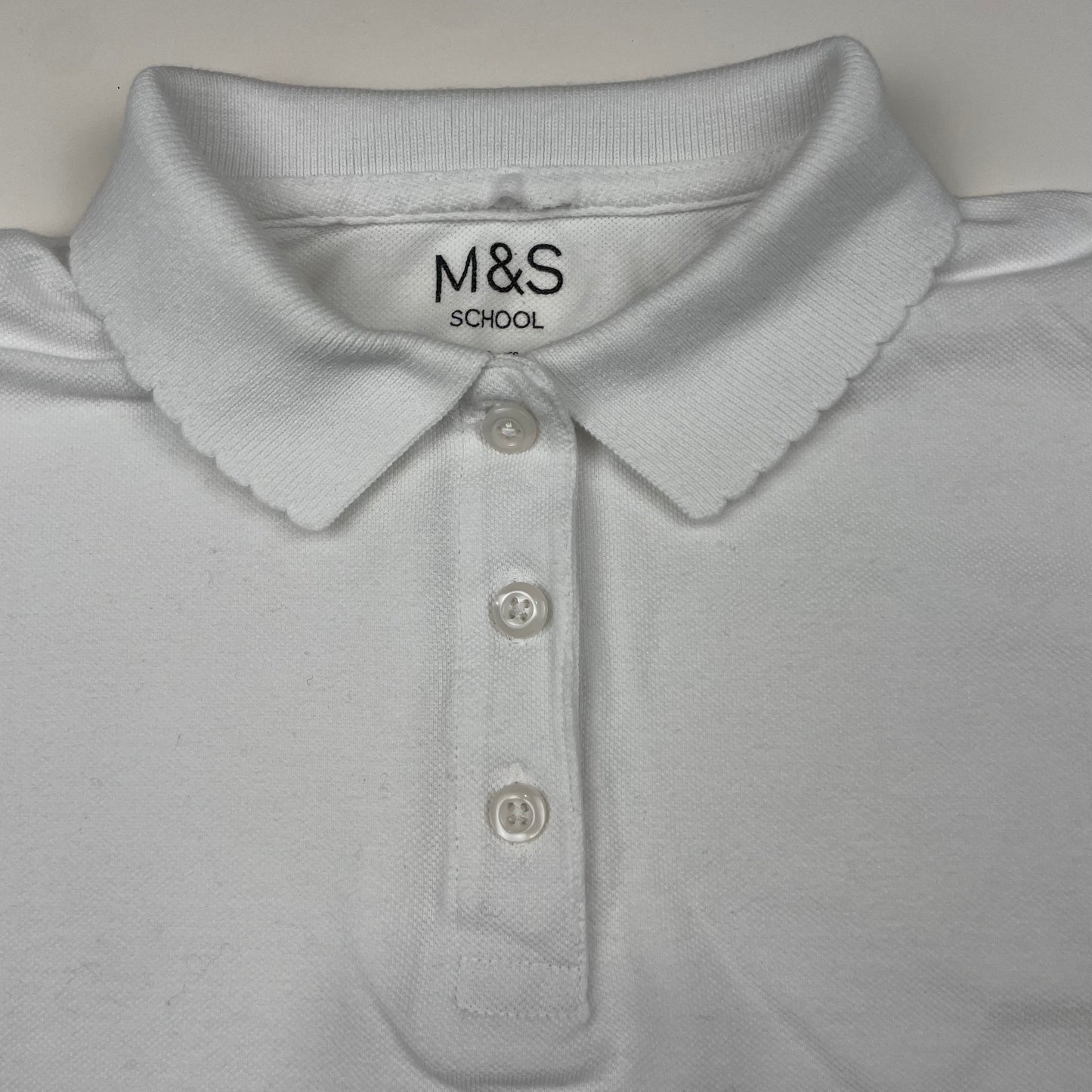 Weißes Langarm-Polohemd aus Baumwolle für Kinder – detail