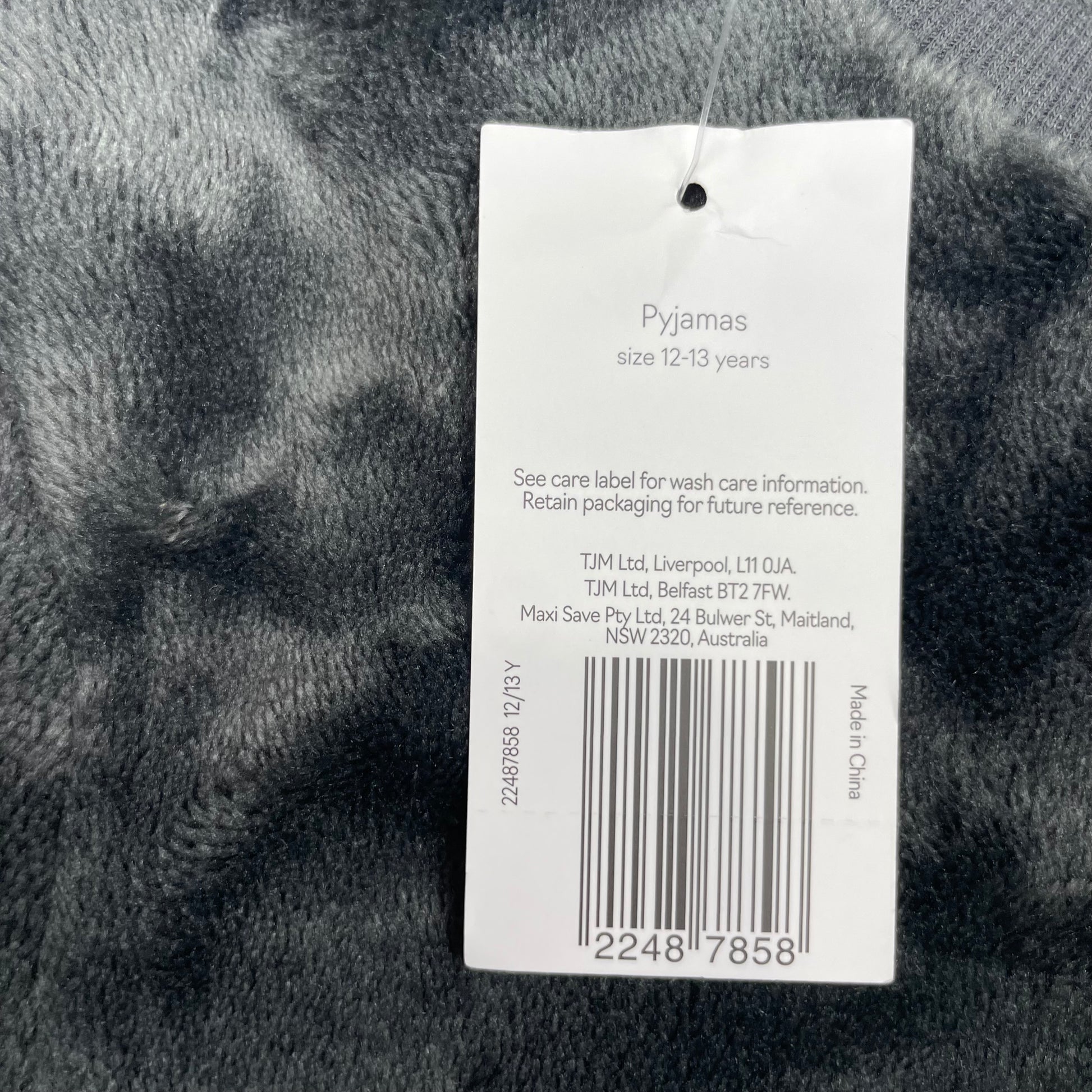 Grauer Samt-Schlafanzug mit Slogan 