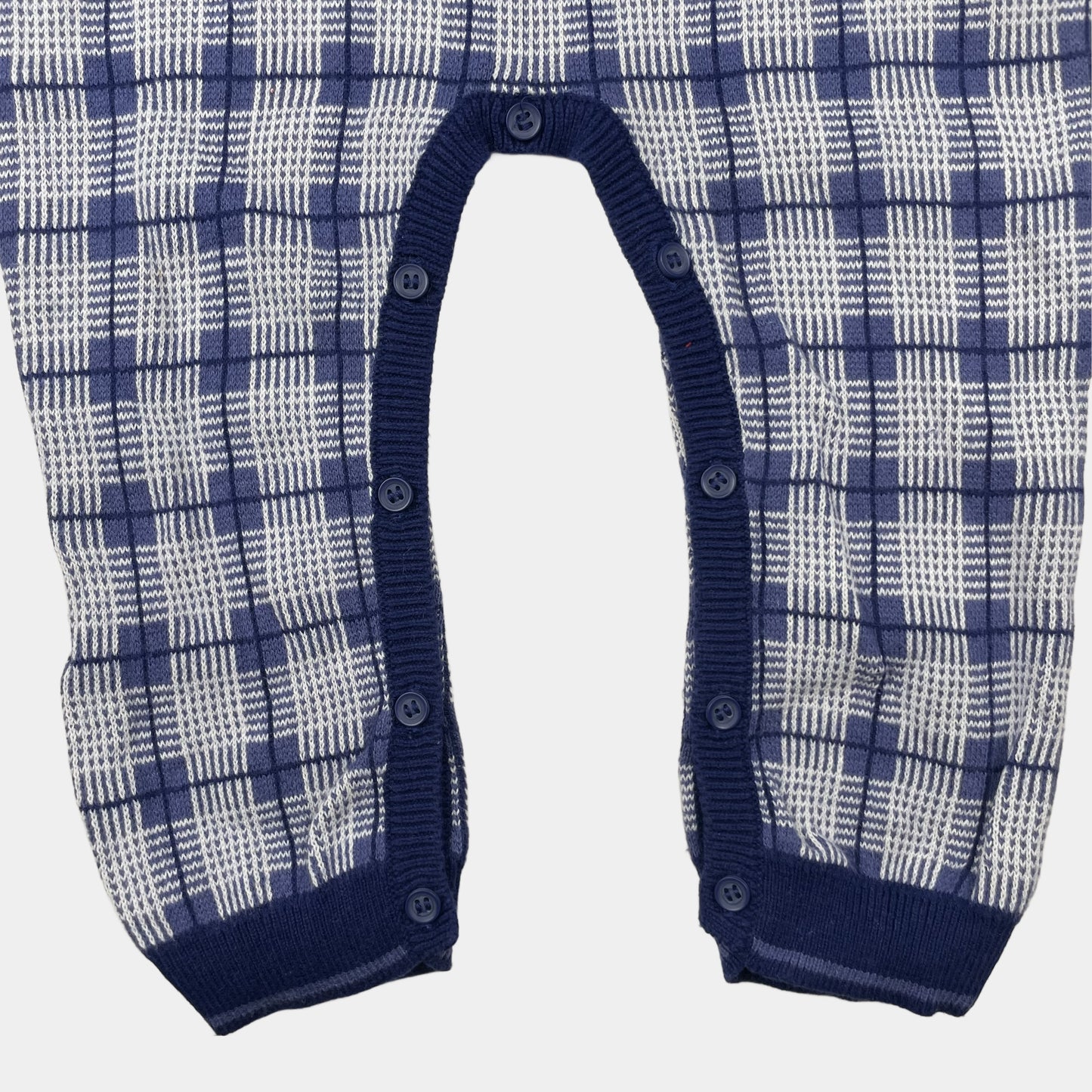 Blauer Overall aus Baumwolle mit Karomuster und Knopfleiste für Babys – detail