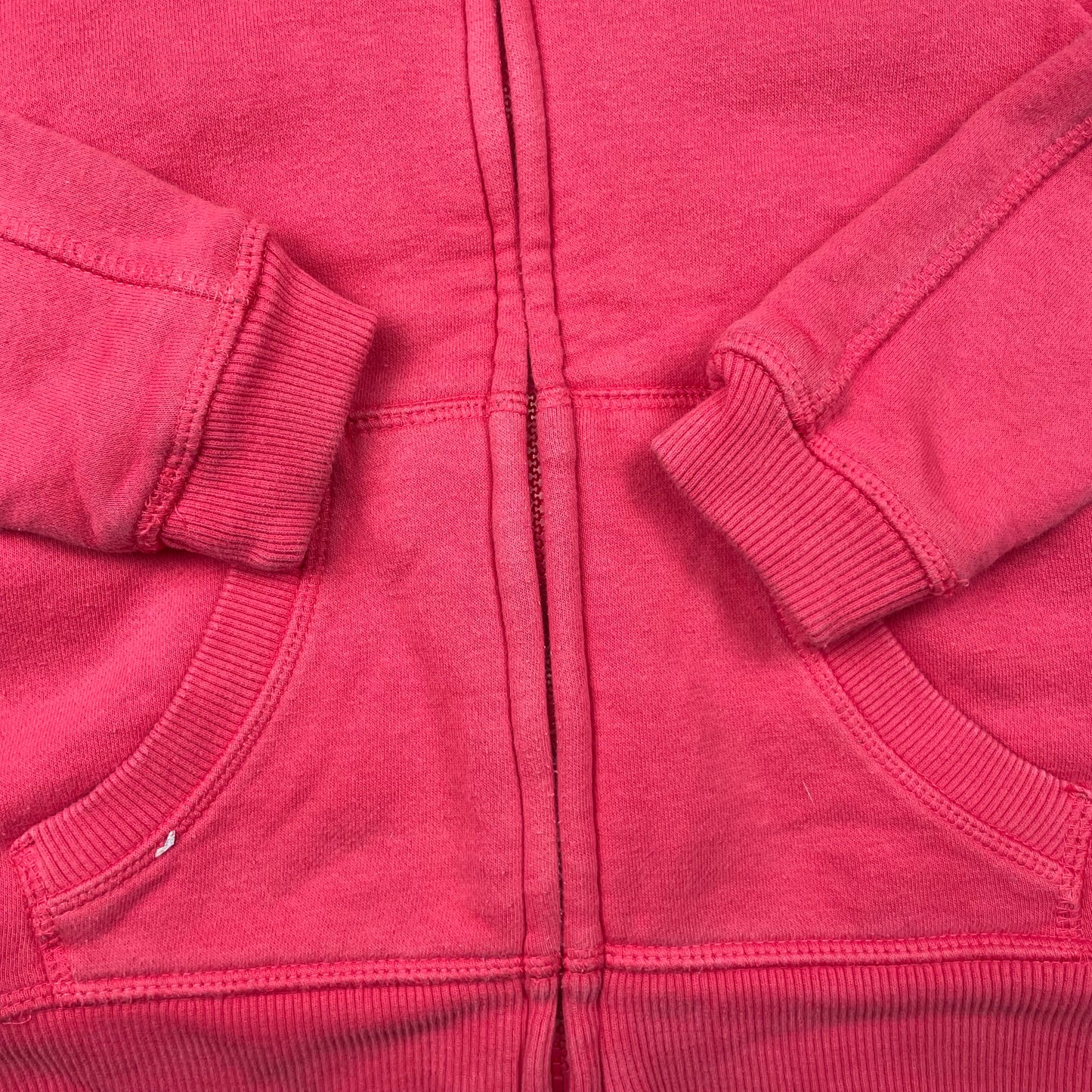 Warme rote Jacke mit Kapuze und Fleece-Futter für Kinder – detail