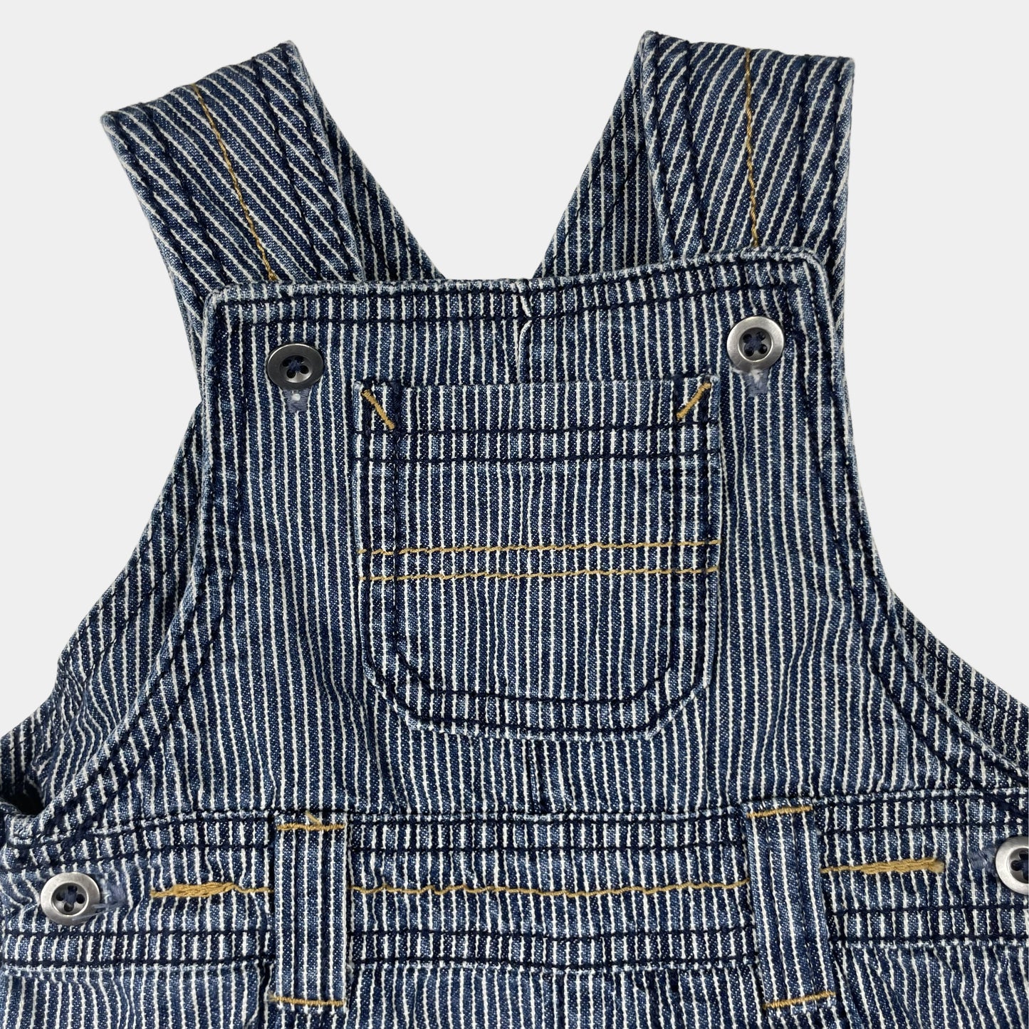 Gestreifter Denim-Overall für Babys, Größe 6-9 Monate – detail