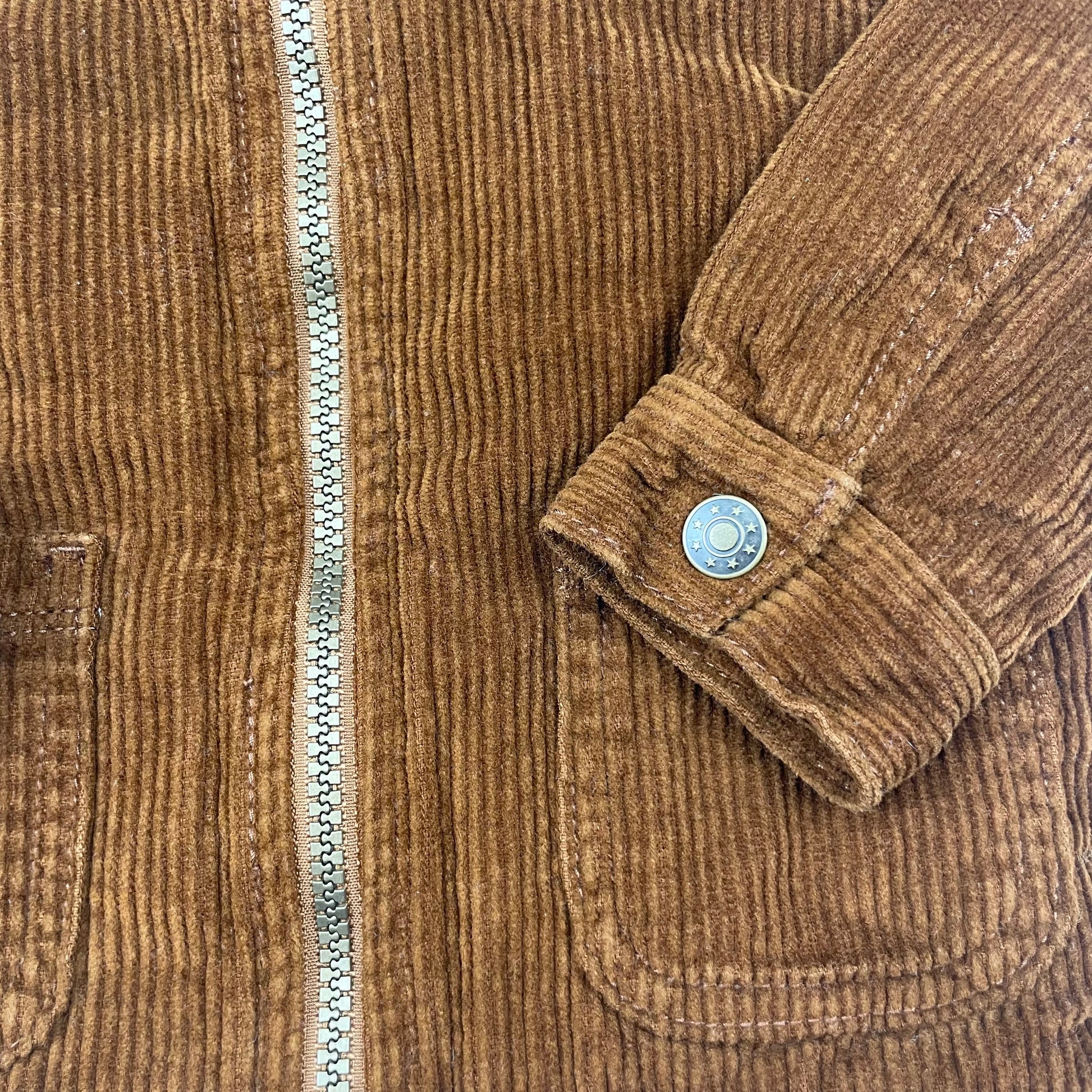 Braune Cordjacke mit Teddyfutter für Kinder, Größe 9-12 Monate – detail