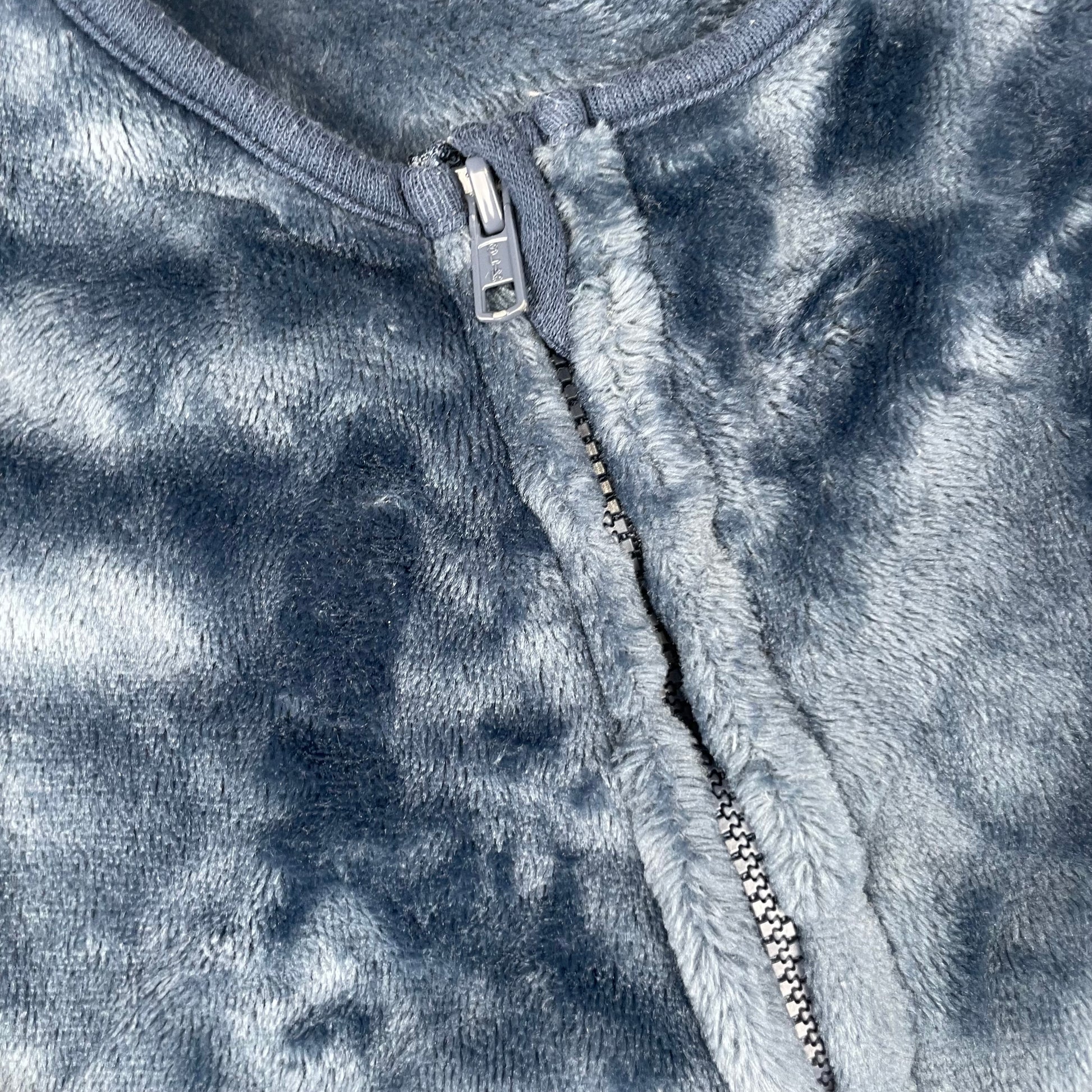 Blauer Fleece-Overall für Babys, 6-9 Monate – detail