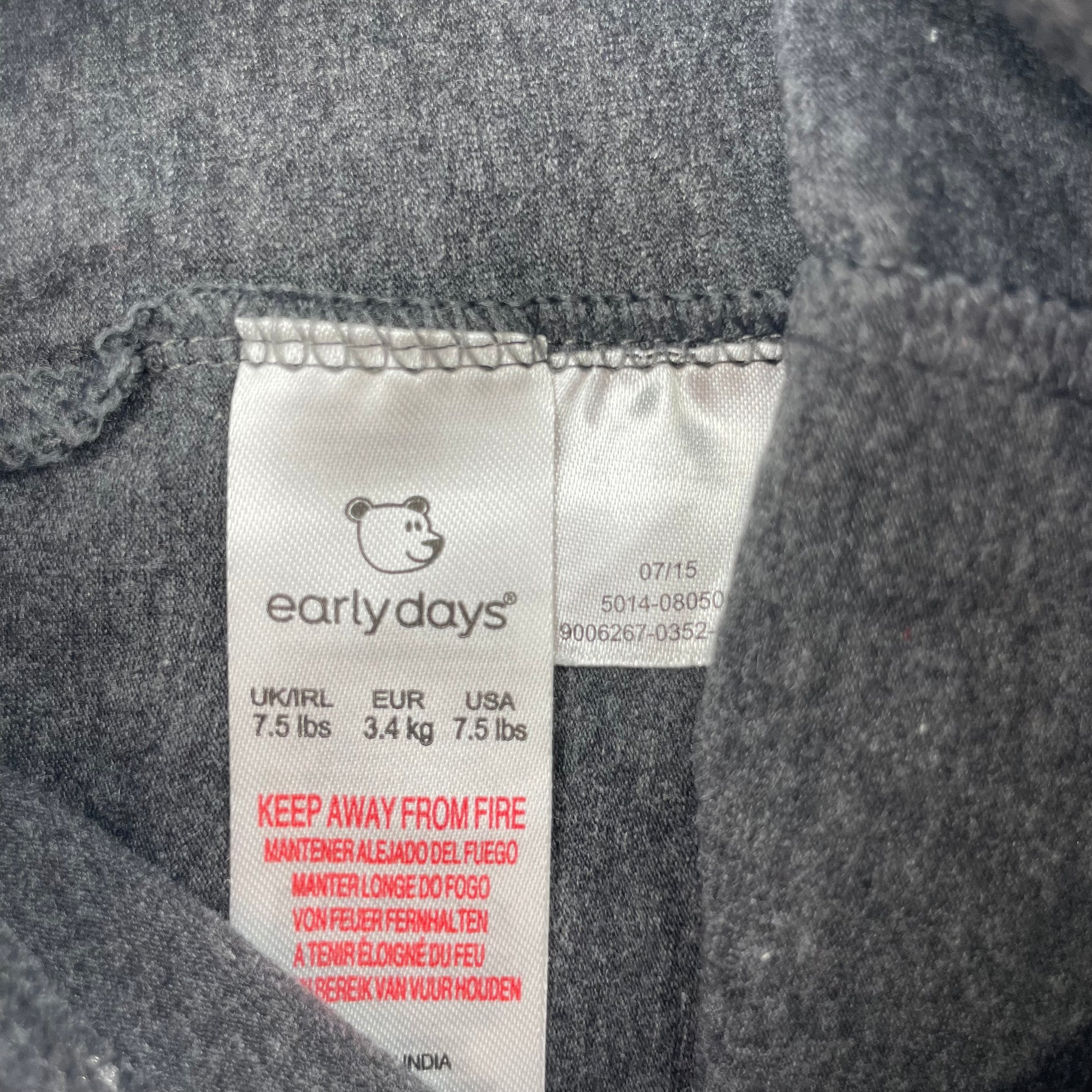 Graue Hose mit Punktmuster und roten Schleifendetails – label