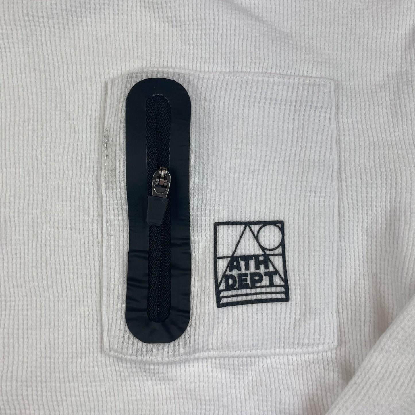 Weißes Longshirt in Größe 5-6 Jahre mit Brusttasche – detail