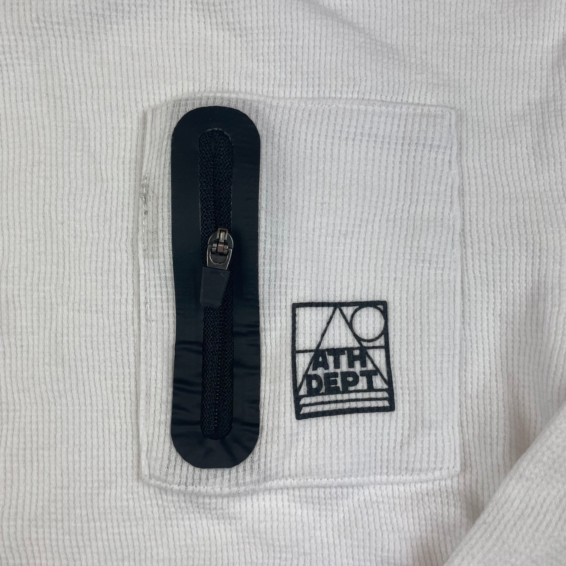 Weißes Longshirt in Größe 5-6 Jahre mit Brusttasche – detail