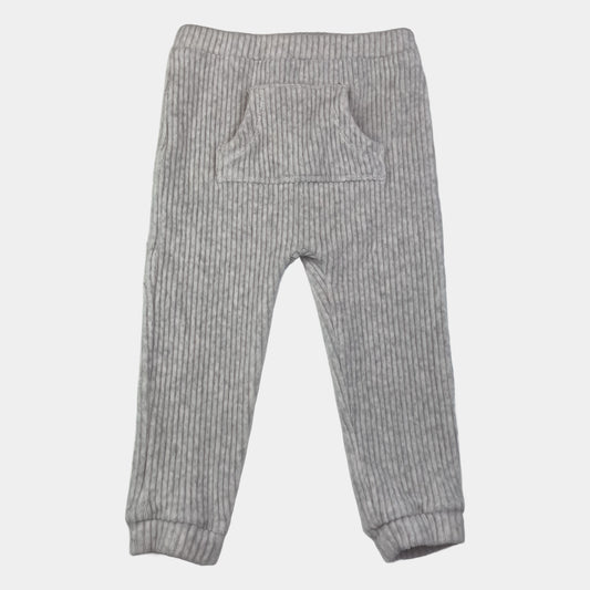 Graue Ripp-Hose für Kinder mit Bauchtasche von Tu, Größe 18-24 Monate. – front