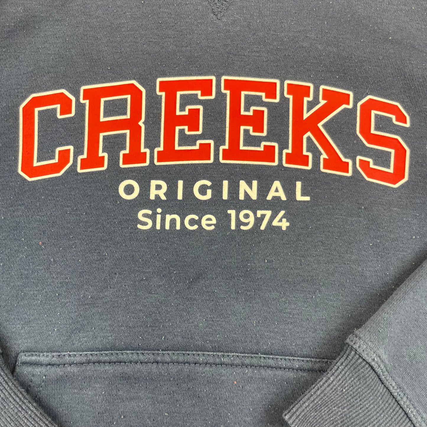 Blauer Hoodie mit Kapuze und Logo-Aufdruck von Creeks