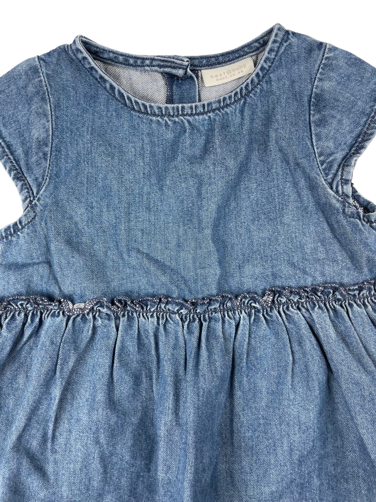 Jeanskleid von Next, 6–9 Monate, 100% Baumwolle – detail