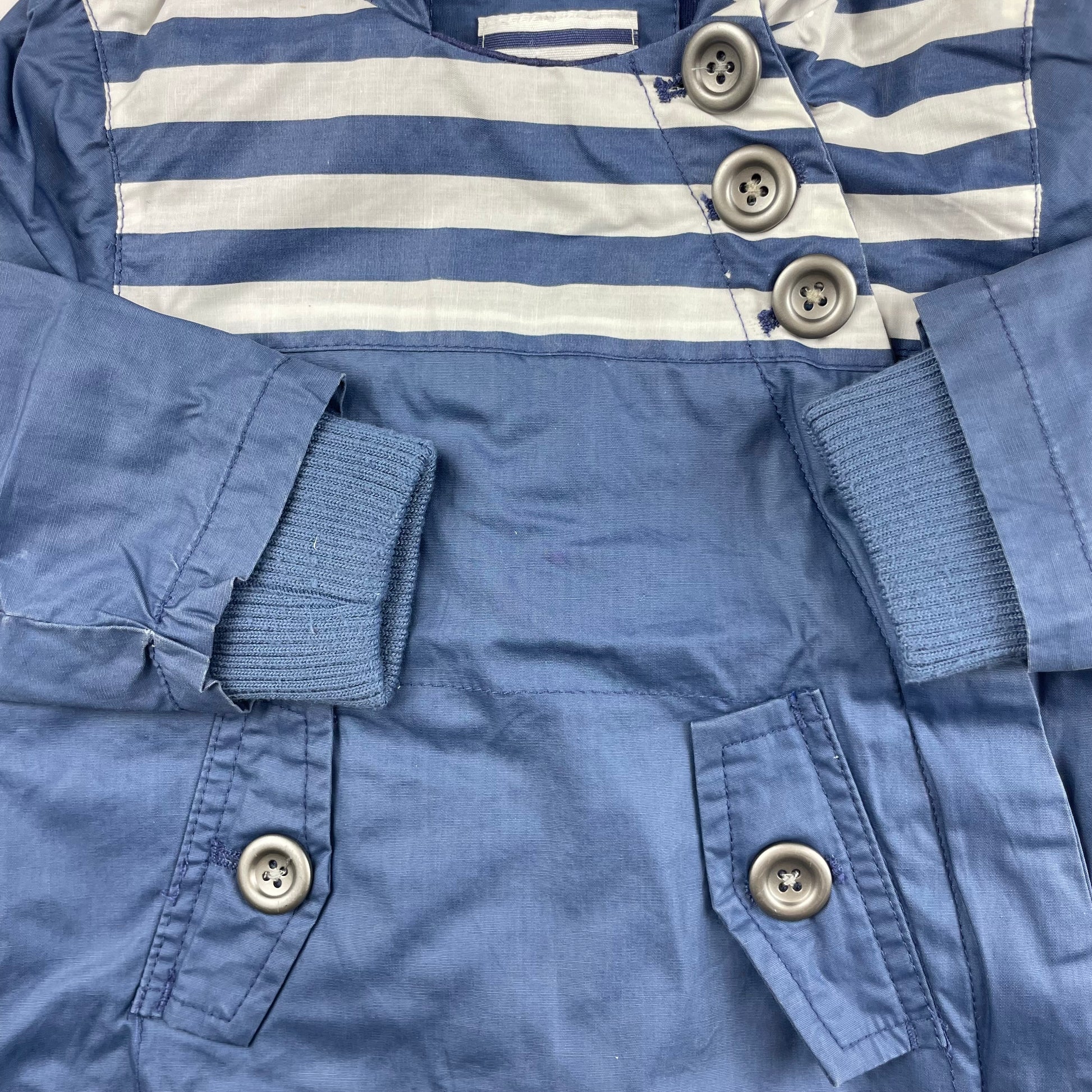 Gestreifte blaue Jacke mit Kapuze von John Lewis, 9-12 Monate – detail