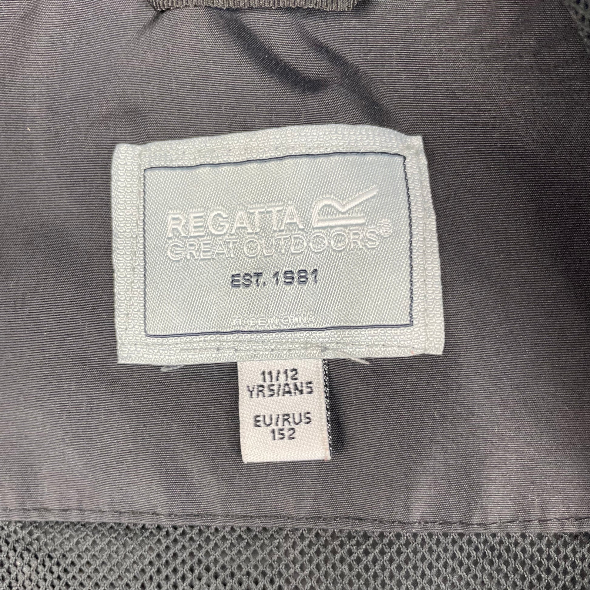 Graue Outdoor-Jacke mit Kapuze für Kinder von Regatta – label