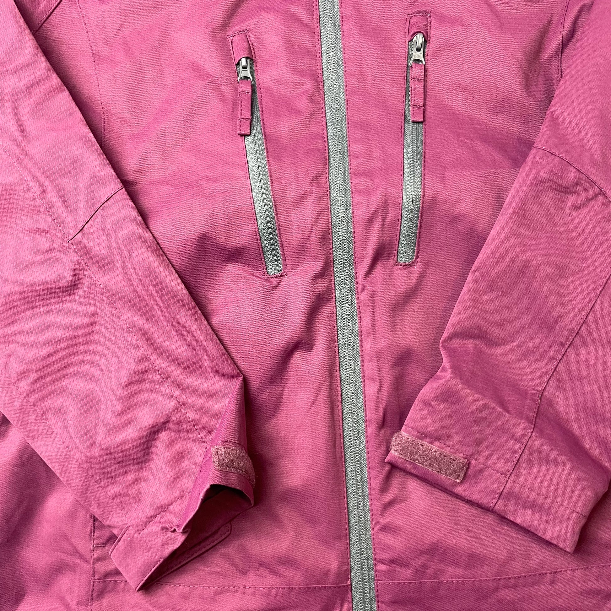 Lila wasserfeste Jacke von Hi Gear in Größe UK 8/EU 36, ideal für kühles Wetter. – zip