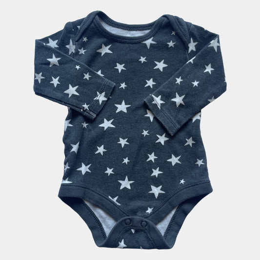 Grauer Baumwoll-Body mit Sternenmuster in Größe 0-3 Monate von Tu – front