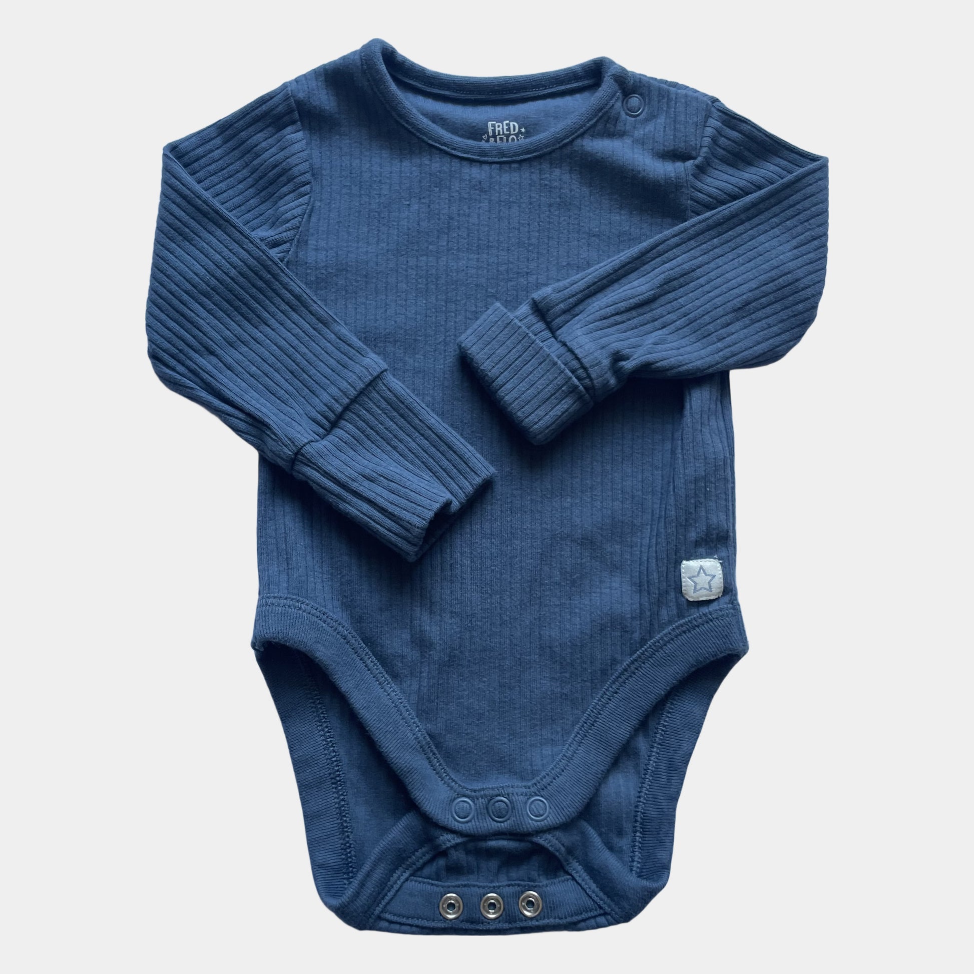 Grauer Baumwoll-Body mit Rippenmuster und langen Ärmeln – front