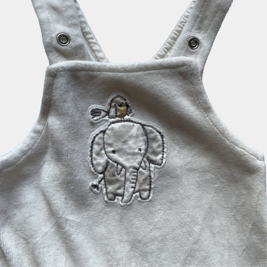 Weißer Overall mit Elefantenmotiv, geeignet für Neugeborene, von George. – detail
