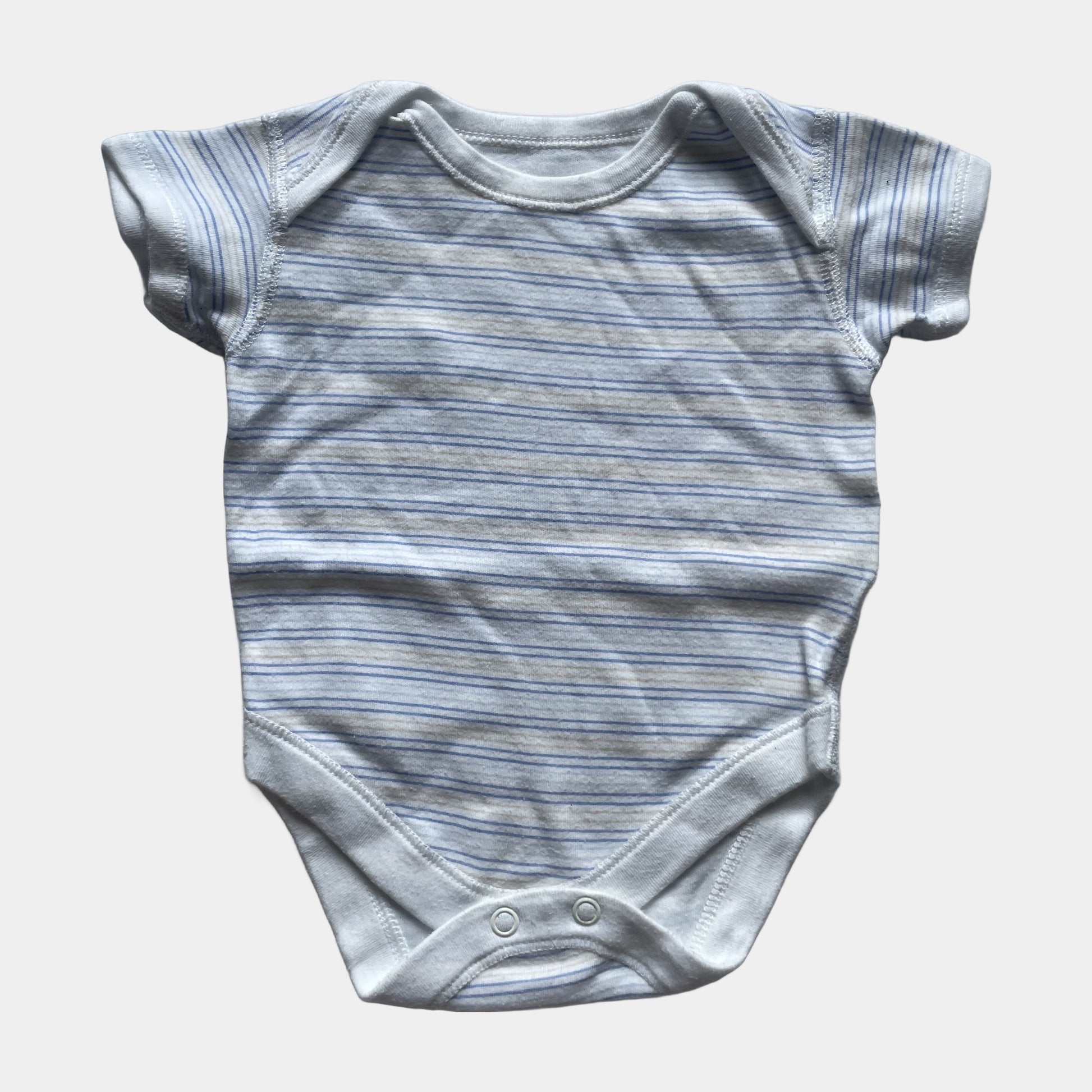 Gestreifter Körper aus Baumwolle mit kurzen Ärmeln von Marks & Spencer, geeignet für Babys bis 3 Monate. – front