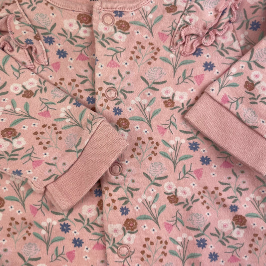 Rosa Baumwoll-Overall mit Blumenmuster für Babys – detail