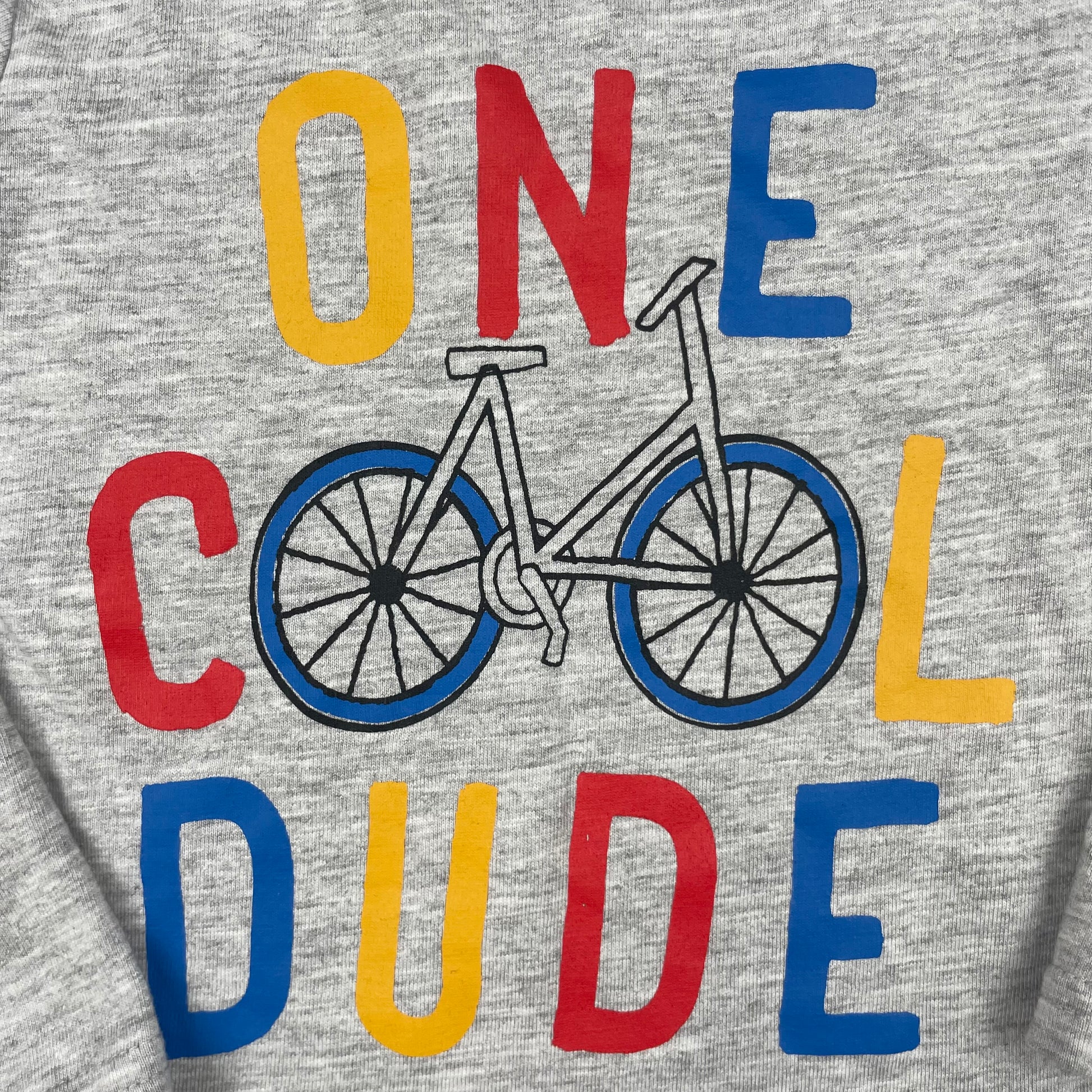 Graues Tu Langarmshirt mit Schriftzug ONE COOL DUDE und Fahrrad, Größe 9–12 Monate – detail