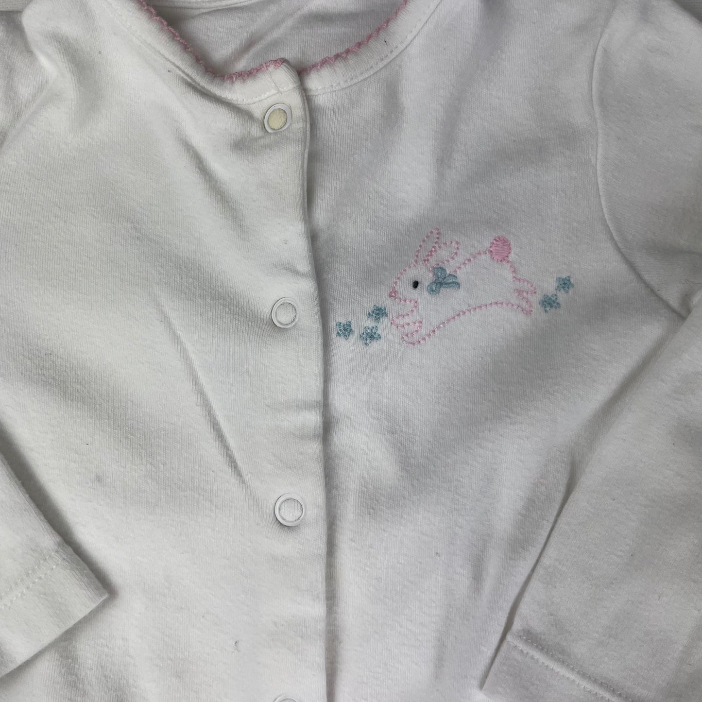 Weißer Baumwoll-Schlafanzug mit Füßen für Babys, 9-12 Monate – inside