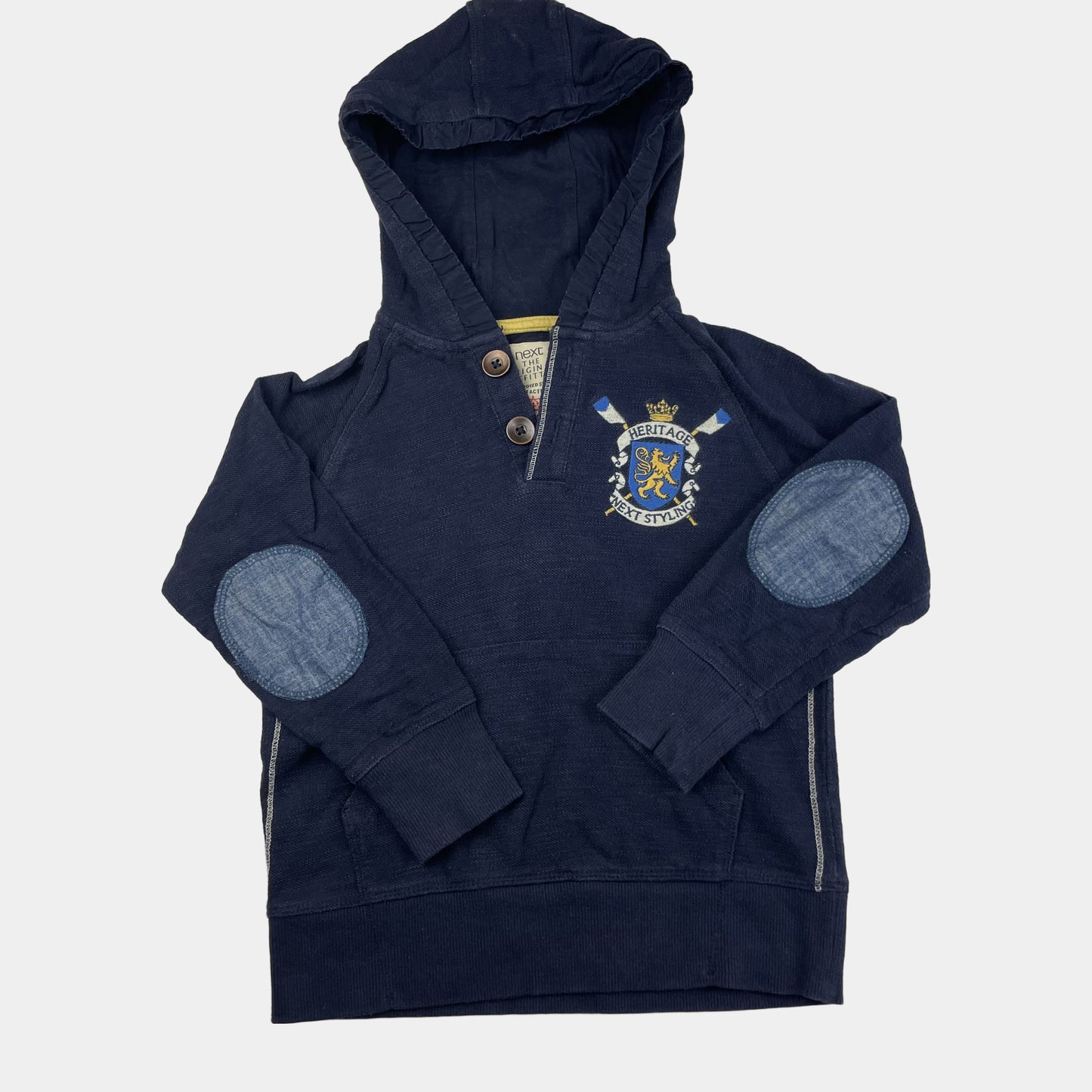 Dunkelblauer Kapuzenpullover mit Wappen und Ellenbogen-Patches – front