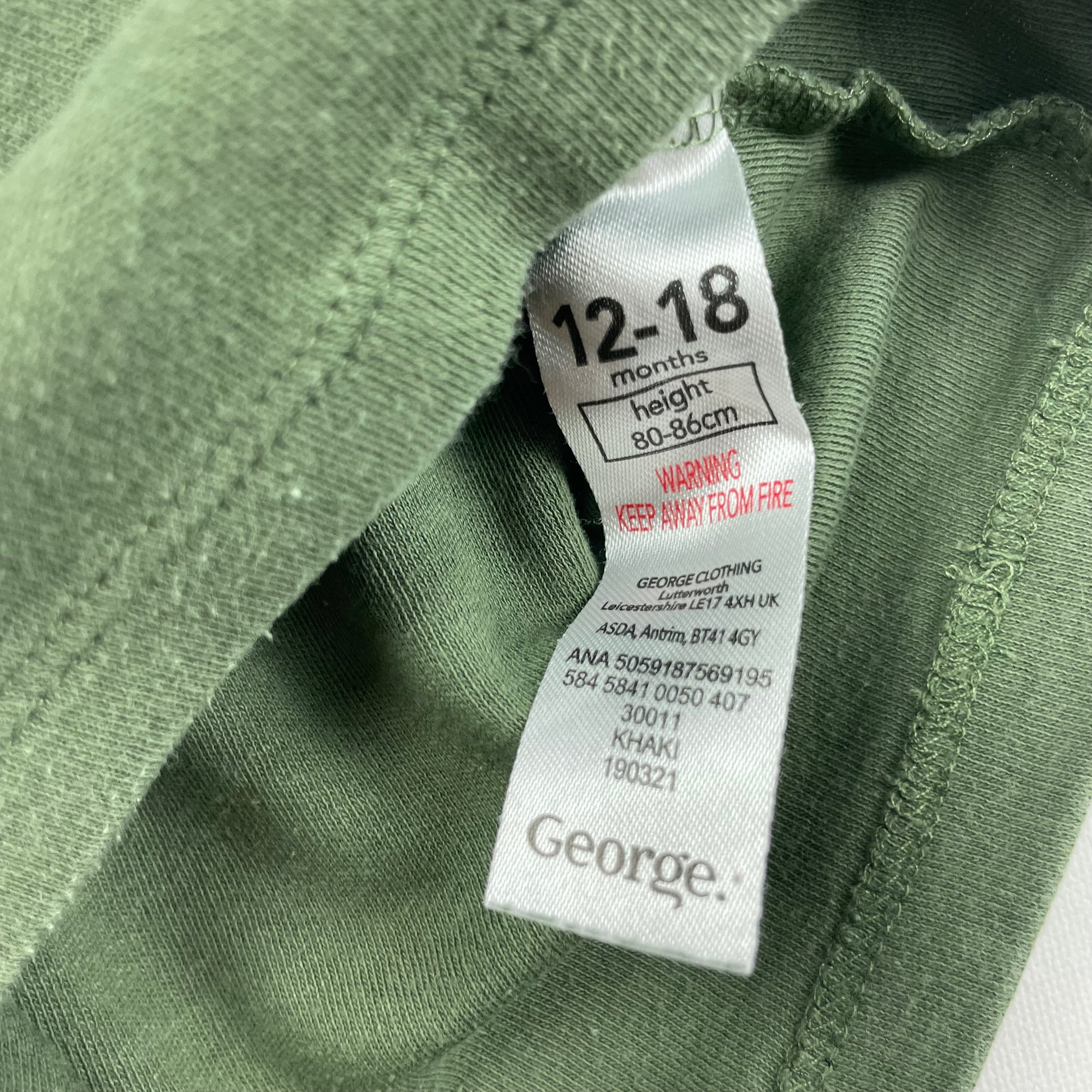Grüner Baumwoll-Pullover mit Bärenmotiv von George, Größe 12-18 Monate – label