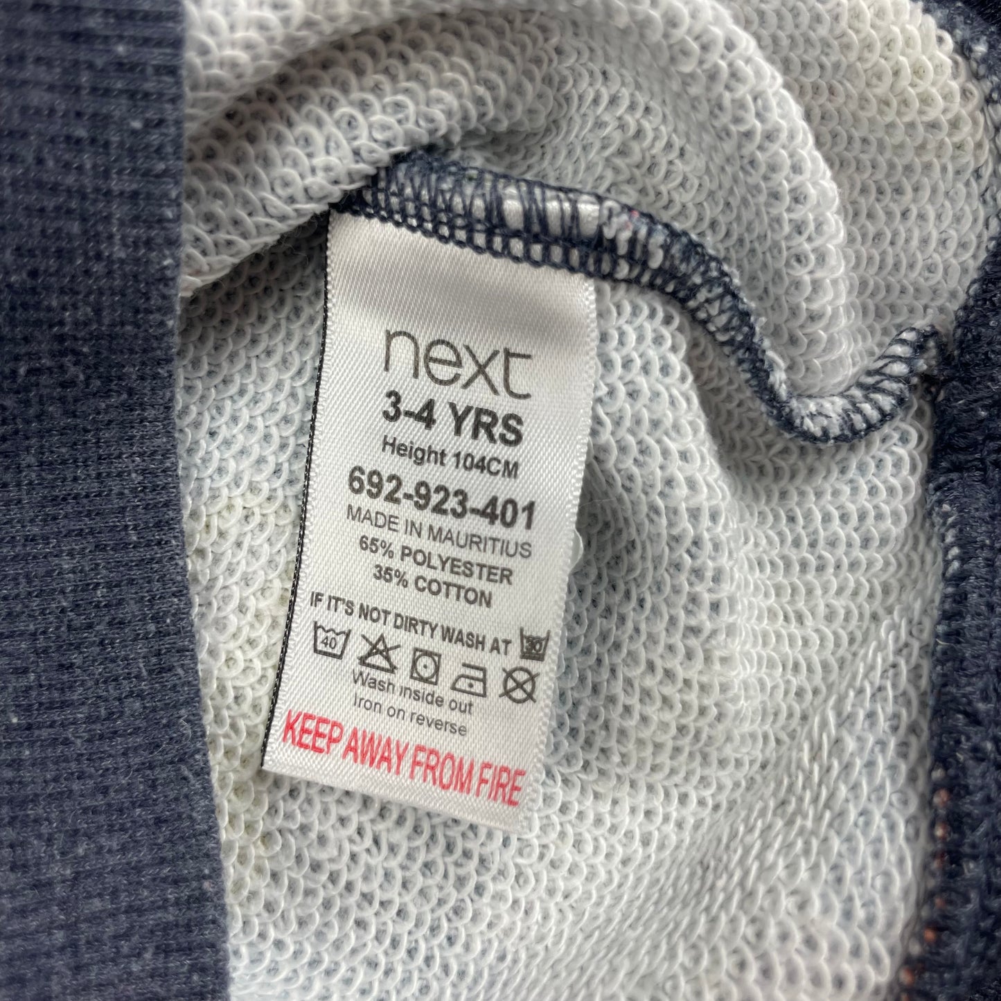 Dunkler Pullover mit buntem Automuster von Next, Größe 3-4 Jahre – label