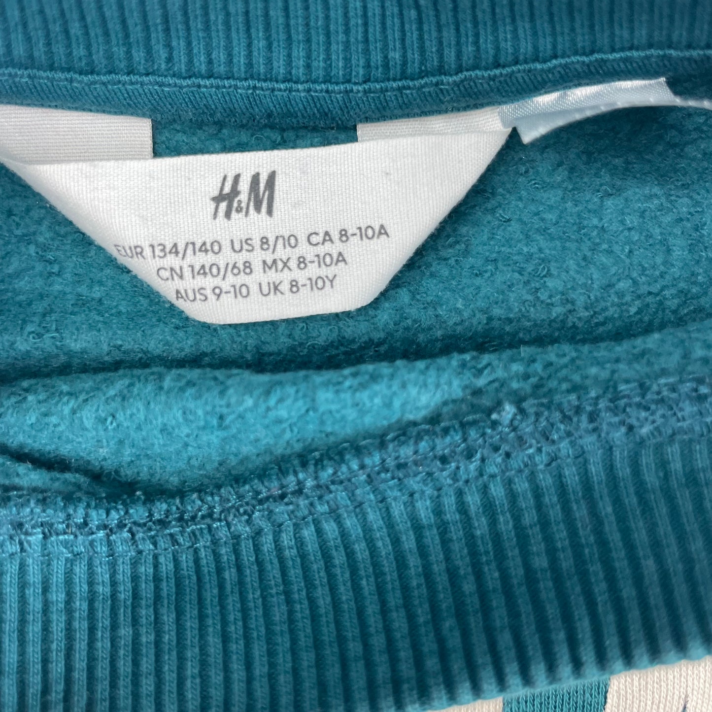 Grünes NFL Sweatshirt mit "Jacksonville Jaguars"-Logo und abgesetzten hellen Ärmeln. – label