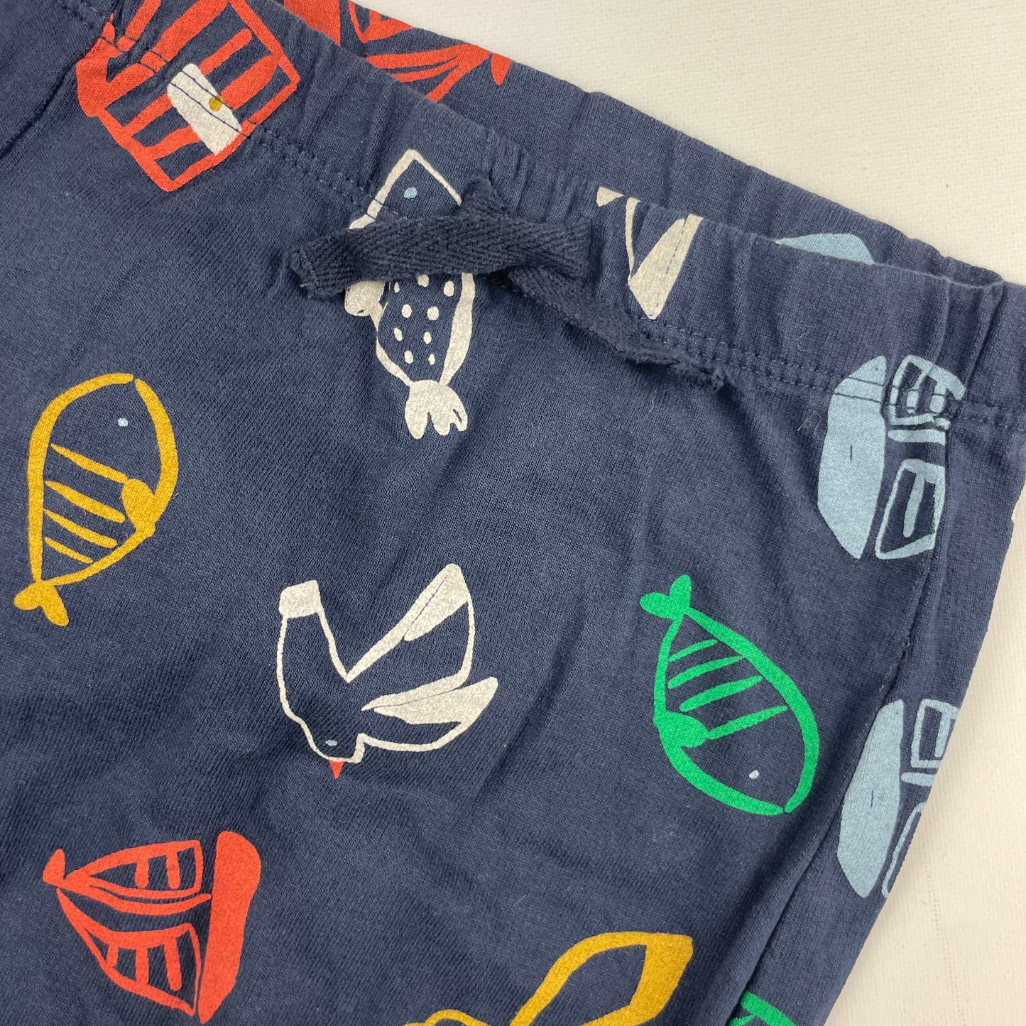 Blaues Babyset mit maritimem Muster von Tu – detail