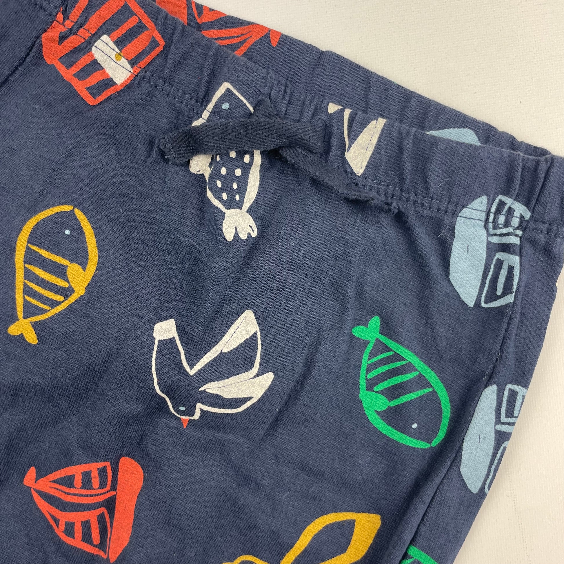 Blaues Babyset mit maritimem Muster von Tu – detail