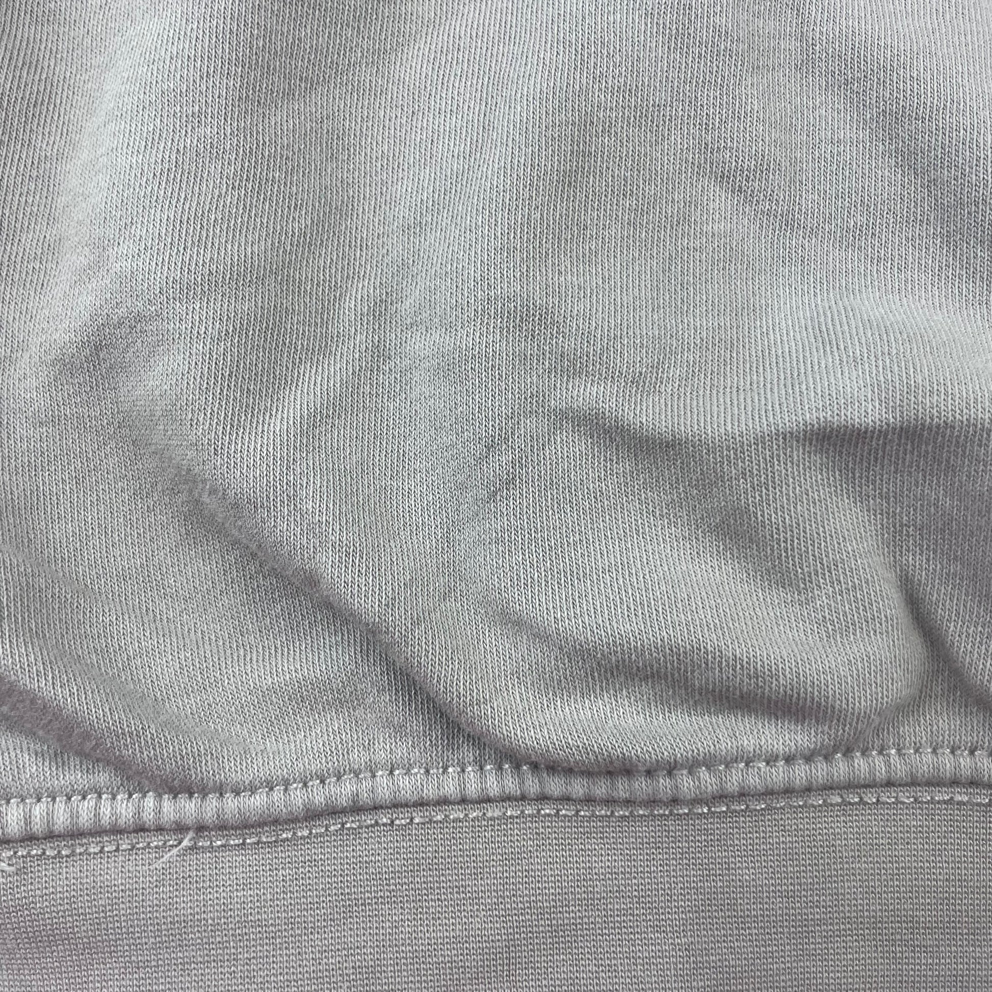 Grauer Hoodie mit Kapuze und Aufdruck von H&M in Größe 152. – fabric