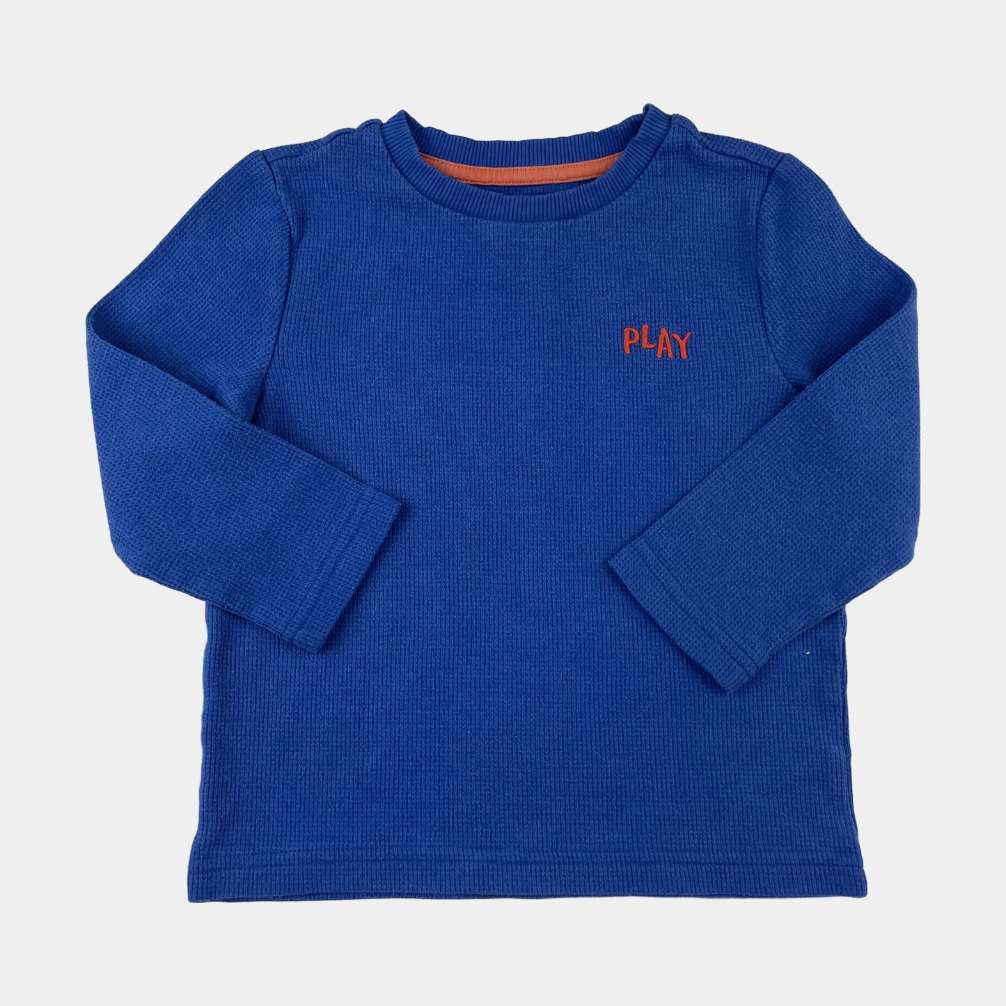 Blaues Langarmshirt mit rotem "PLAY" Schriftzug – front