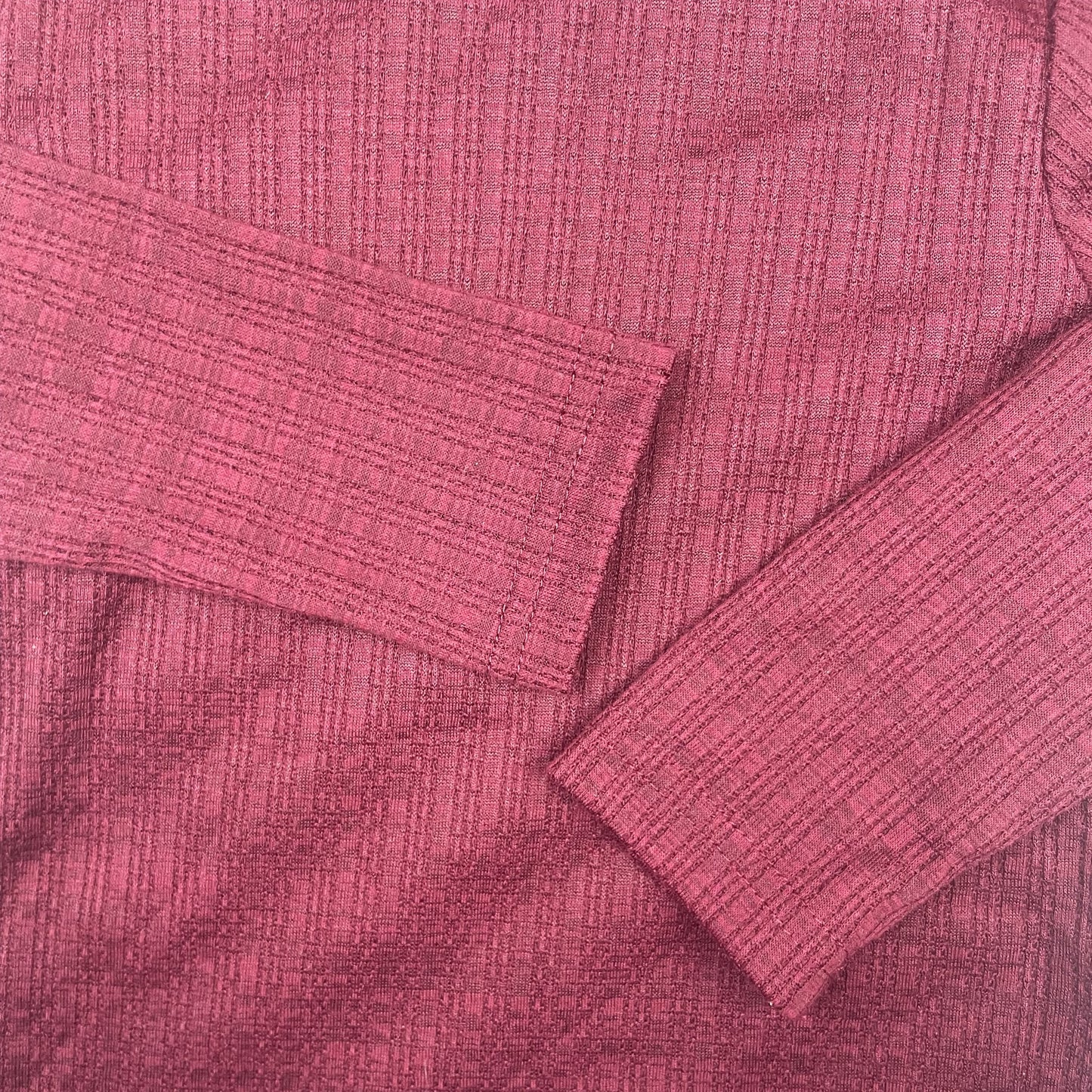 Bordeauxrotes Rippen-Langarmshirt von Nutmeg, Größe 12–18 Monate (86) – detail